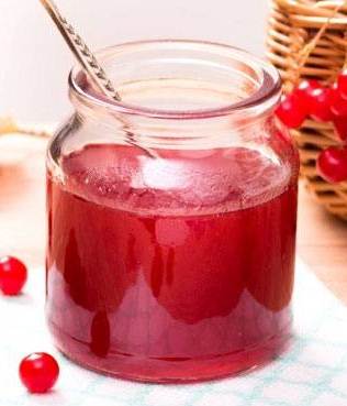 Баночка с калиновым вареньем