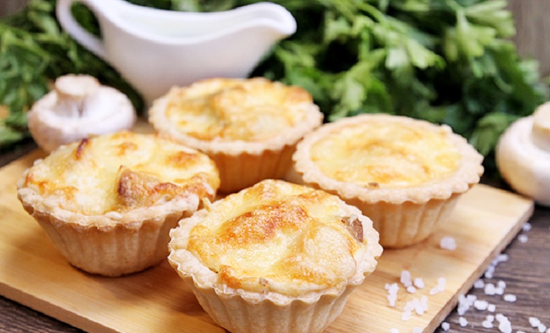 Жульен с курицей в тарталетках