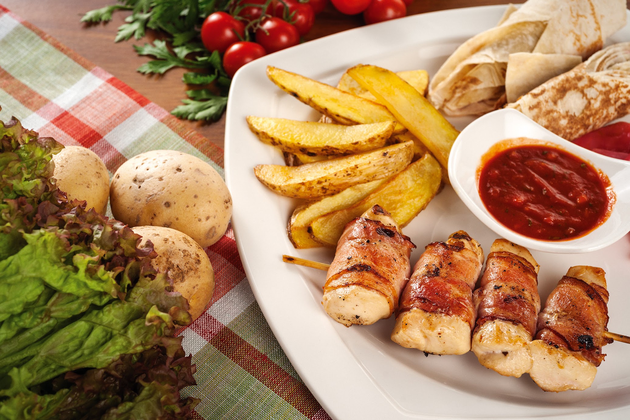 используйте для заполнения стола больше овощей и соусов