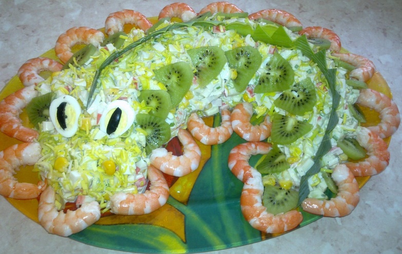 Украшение новогоднего салата в 2024 году Дракона