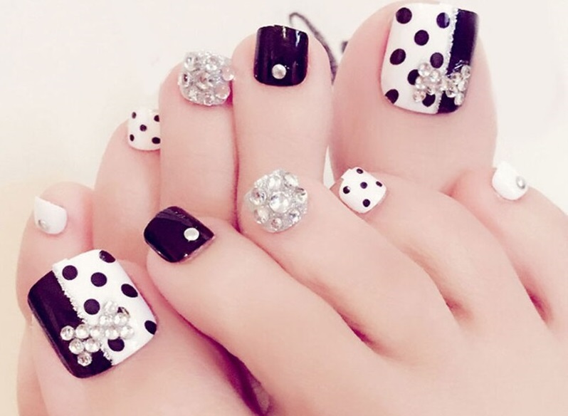 Стильный винтажный педикюр