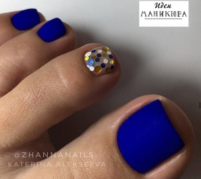 Модный цвет педикюра