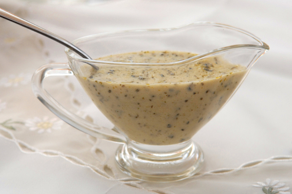 Соус имеет остро-пряный вкус