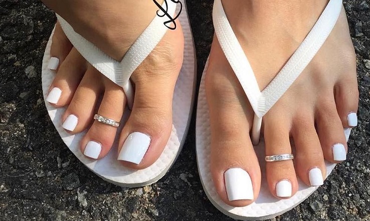 Белый педикюр