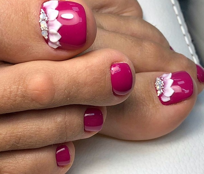 Французский педикюр будет в тренде и в 2019 году