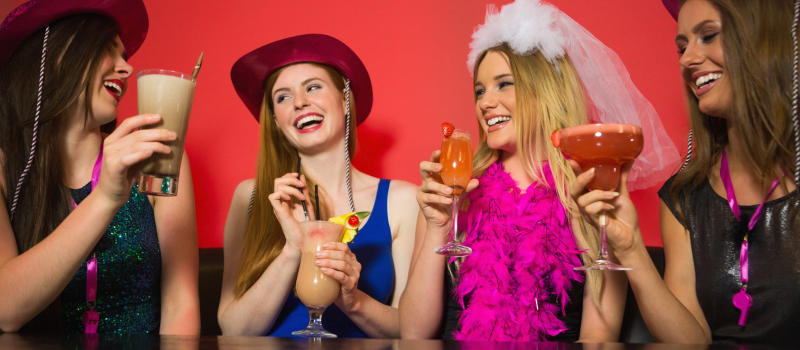 Эта игра очень часто устраивается на мальчишниках и девичниках