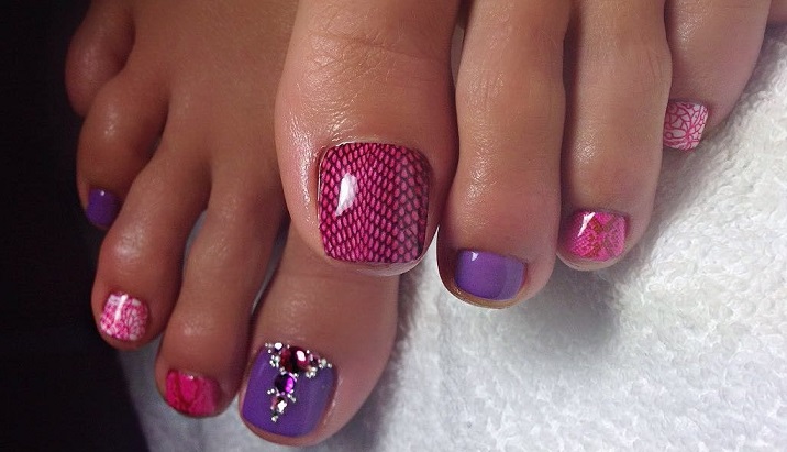 Модный летний педикюр