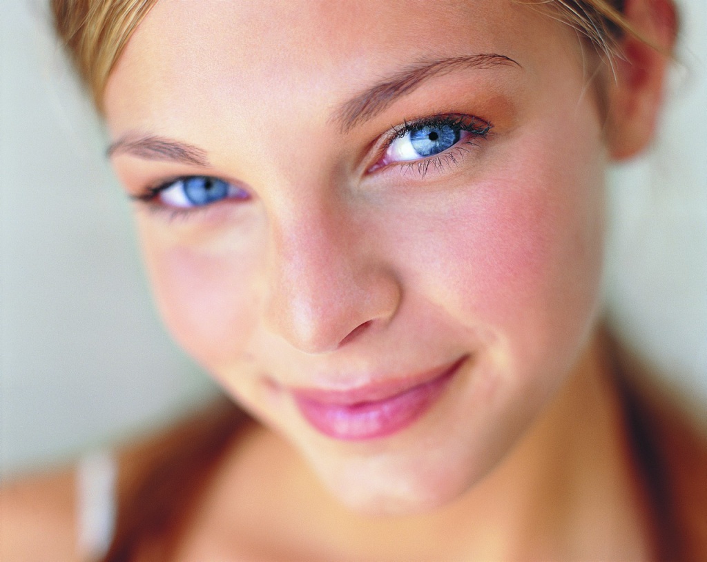 К чему может гореть левая щека?