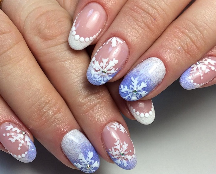 Новогодний маникюр френч: дизайн