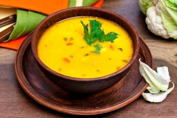 korolevskiy-sup-s-cvetnoy-kapustoy