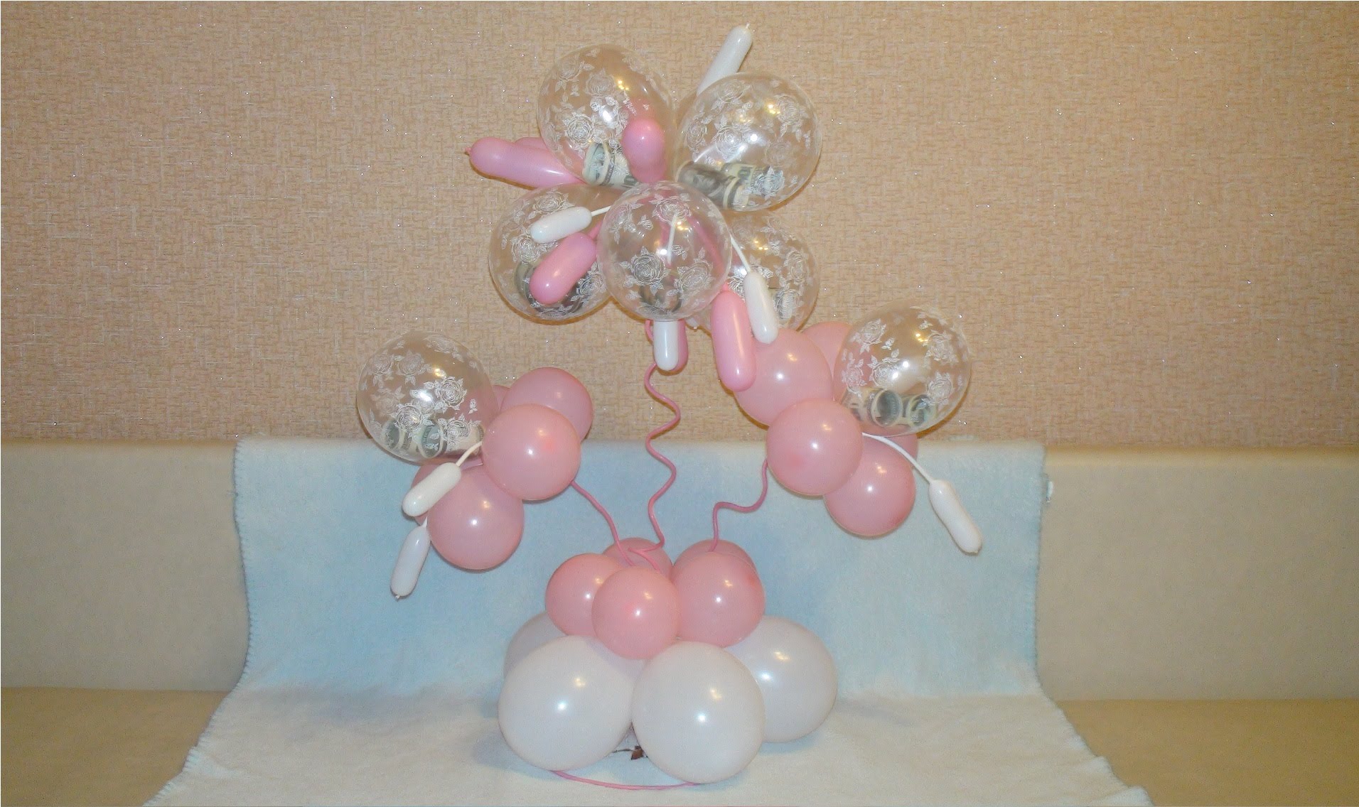 Денежный букет из воздушных шаров