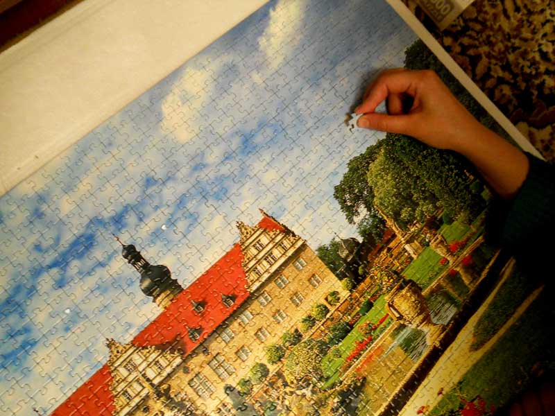 Собирание пазла - интересное времяпровождение