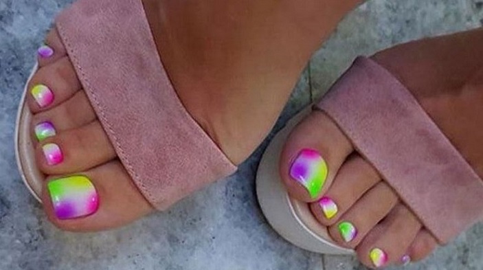 Педикюр с градиентом: мода