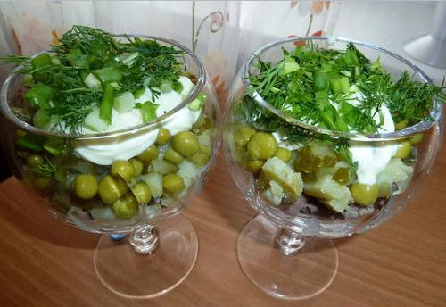 Салат «Принцесса на горошине» с говядиной и черносливом