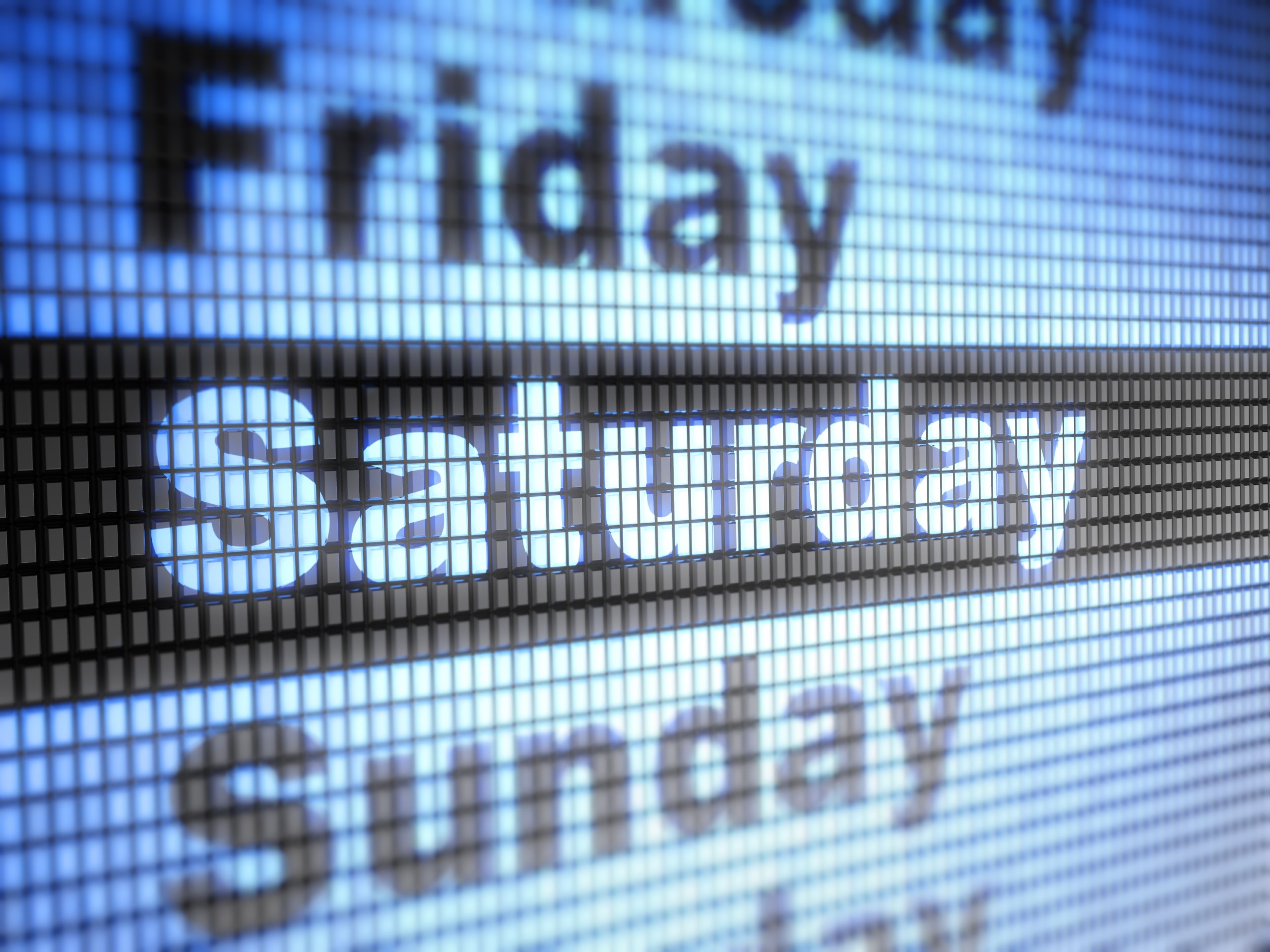 К чему горят щеки у девушки в субботу в разное время суток?