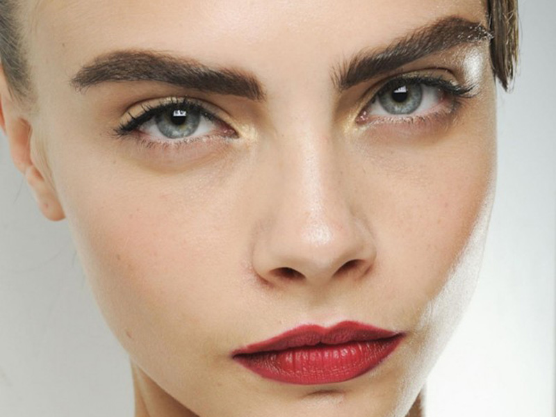 Толстые брови - главный тренд 2018-го