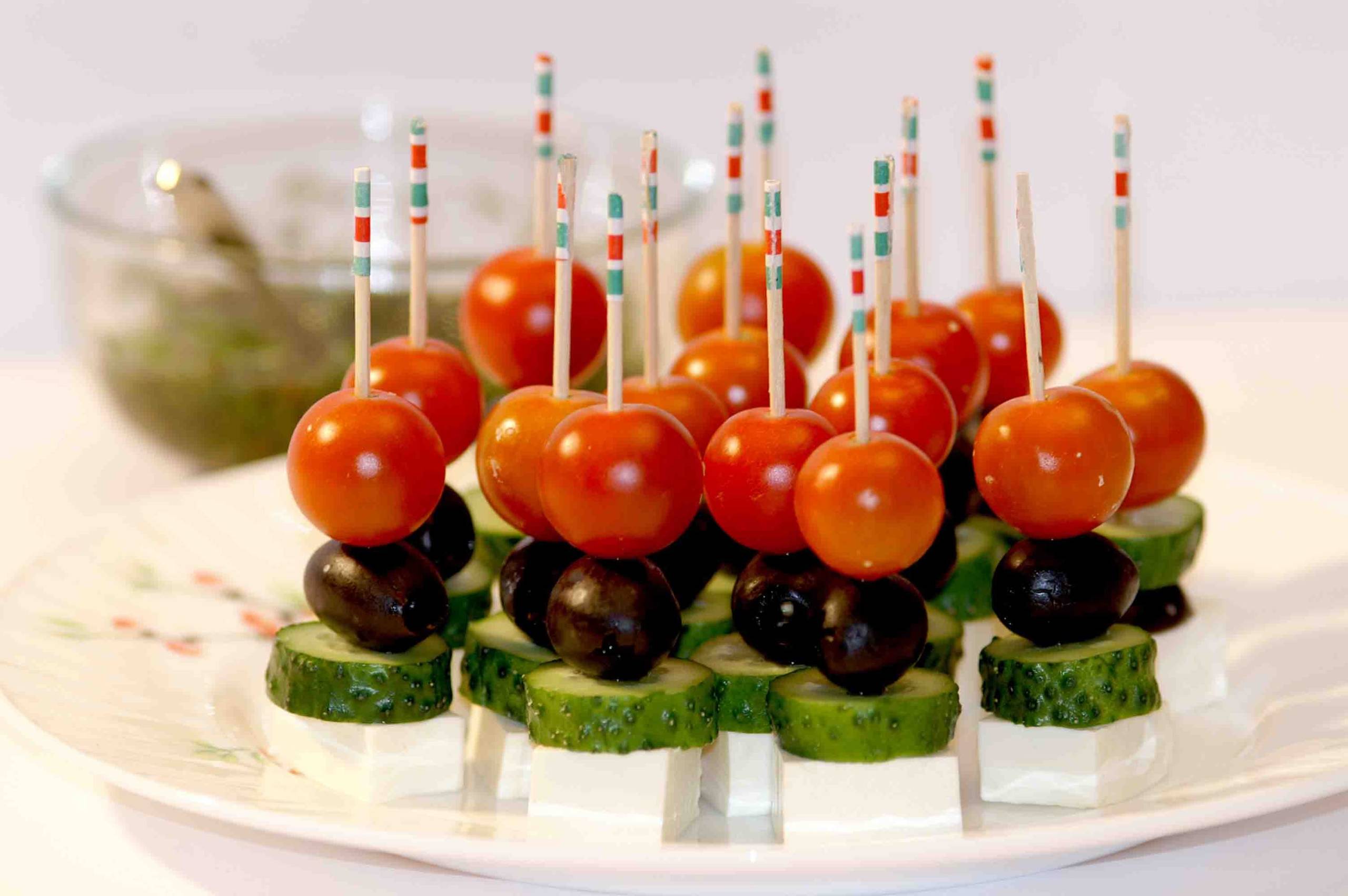 Канапе с брынзой и помидорами черри